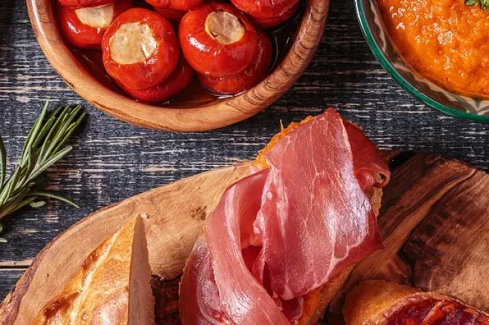 Saborea los platos tradicionales de Cataluña y España