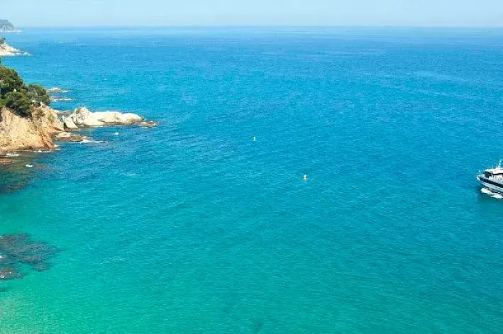 ¿Cómo llegar a Lloret de Mar desde Barcelona o Girona?