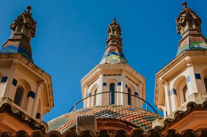 Iglesia de Sant Romà, un edificio de estilo gótico y modernista