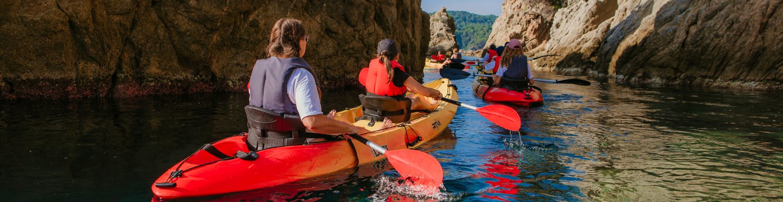 Ruta en kayak por los impresionantes acantilados de Lloret de Mar