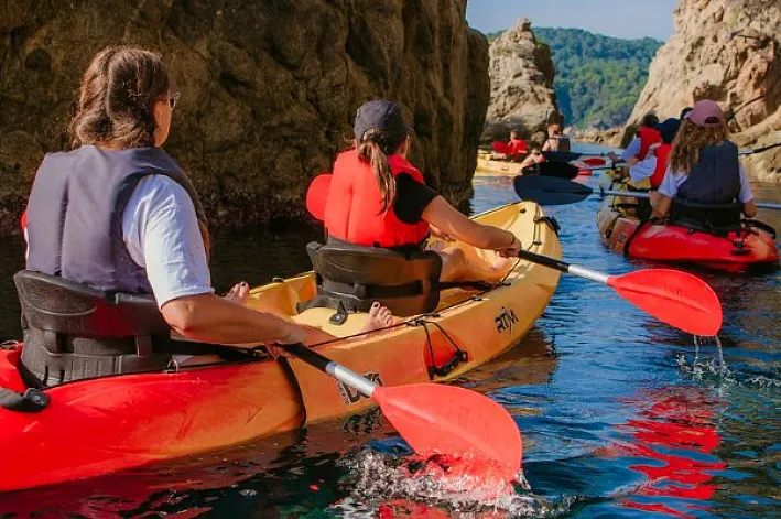 Kayak route along the impressive cliffs of Lloret de Mar