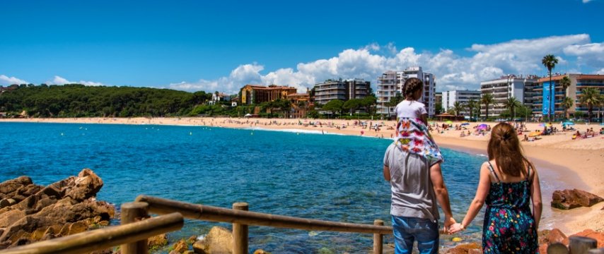 vacances familia estiu platja fenals lloret de mar